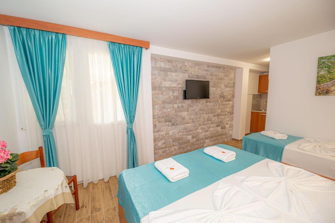 Guest House S-Lux Petrovac Екстер'єр фото