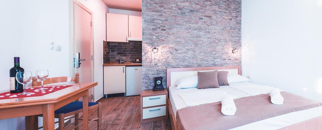 Guest House S-Lux Petrovac Екстер'єр фото